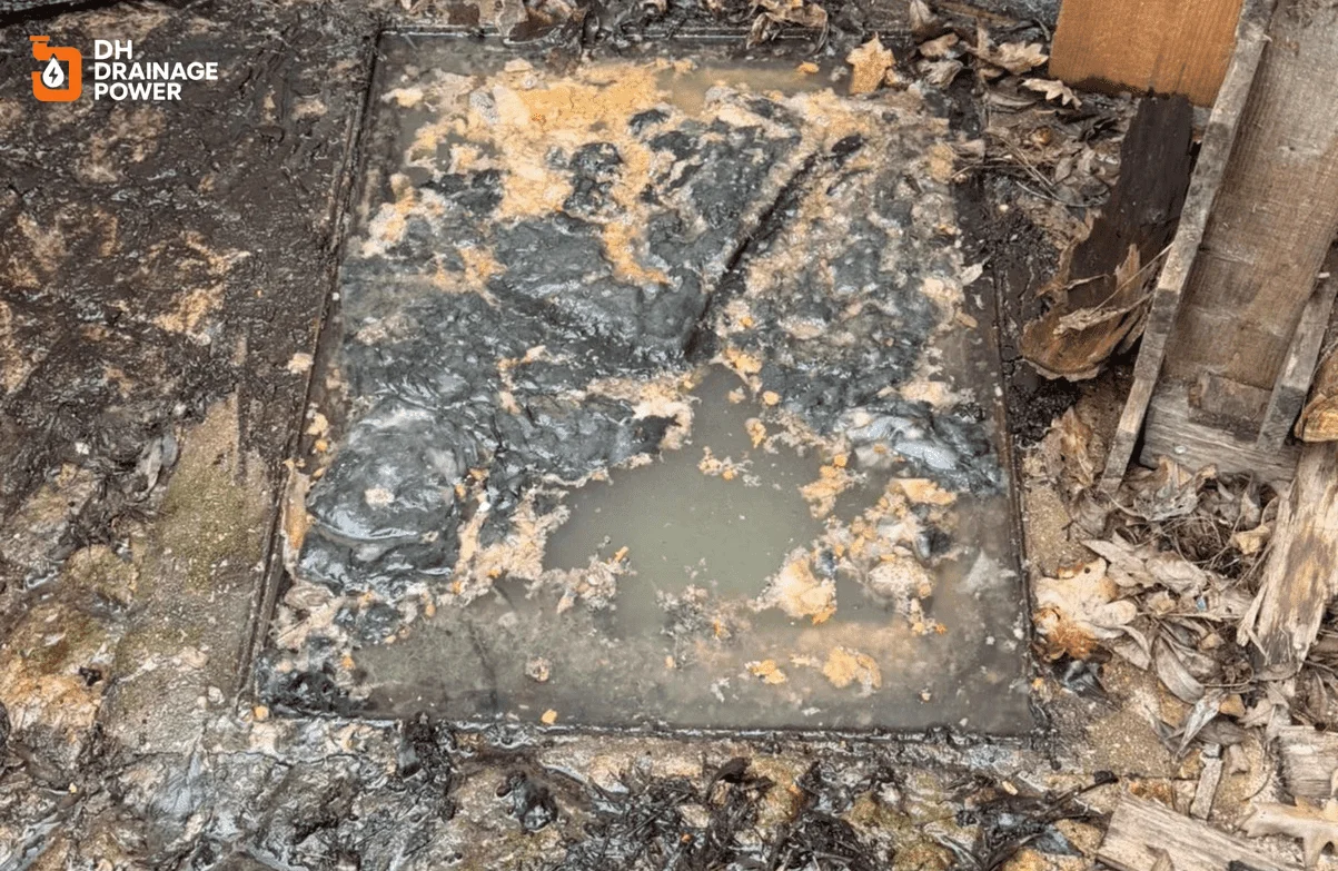 High pressure drain cleaning for Drain Unblocking Services London in residential property