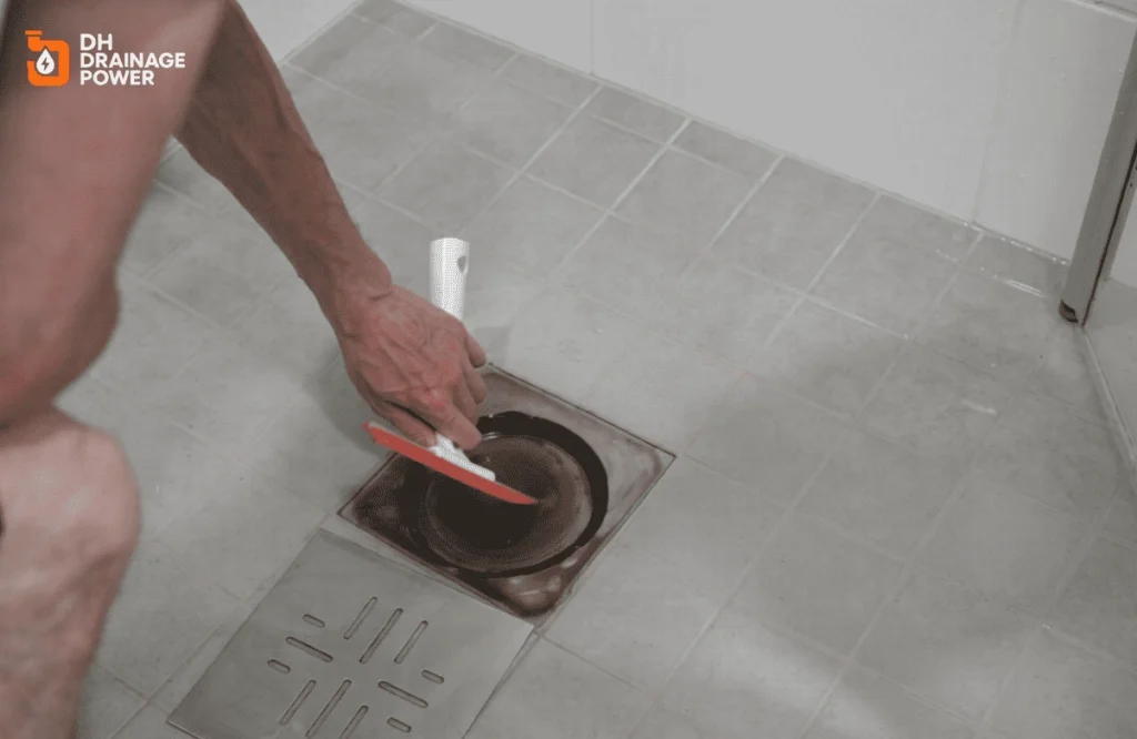 Emergency Toilet Drains London – professional plumber fixing a blocked toilet quickly